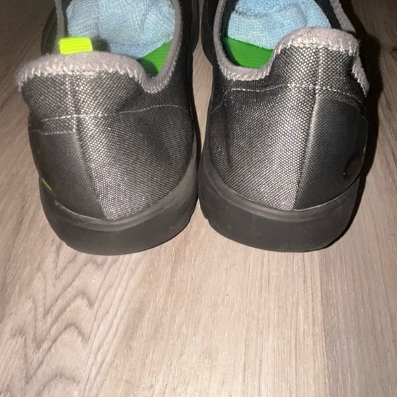 OOFOS Charcoal Slip-On Shoes with Neon Green Interior - Picture 4 of 6